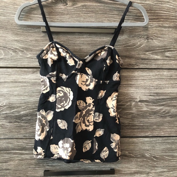 3 for 25 💕 Aritzia tank tops sold as a pair - Picture 1 of 7